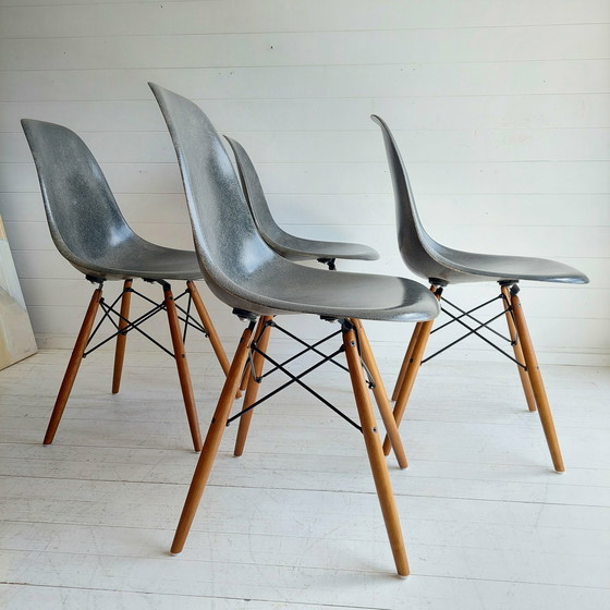 Image 1 of 4x Dining Chairs In Elephant Hide Grey Herman Miller