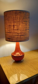 Lampada da tavolo vintage in ceramica con paralume coordinato