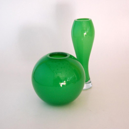 Svoboda | A set of two lime green vases | Small and Large