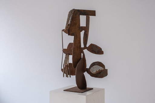 Sculpture abstraite en acier, conçue et fabriquée à la fin des années 1960.