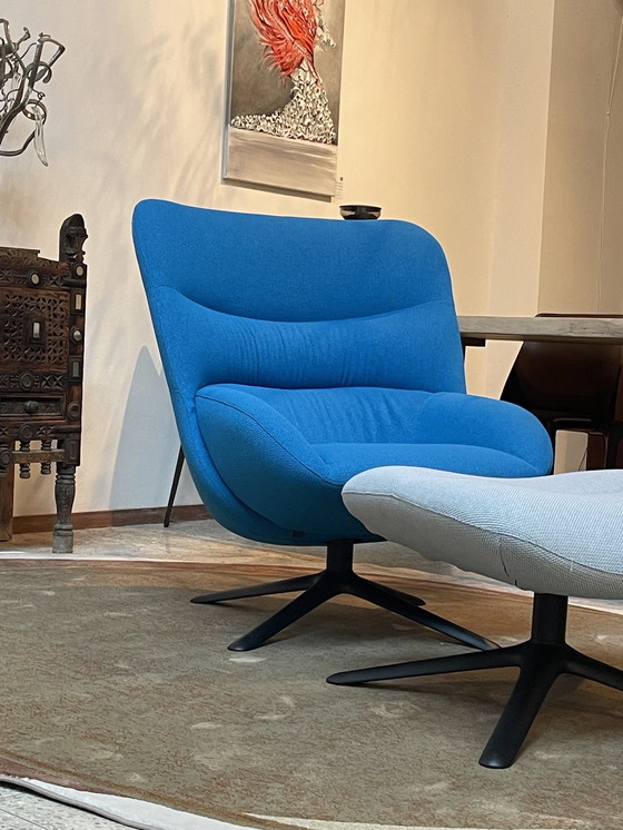 Image 1 of Leolux Hilco swivel armchair with footstool