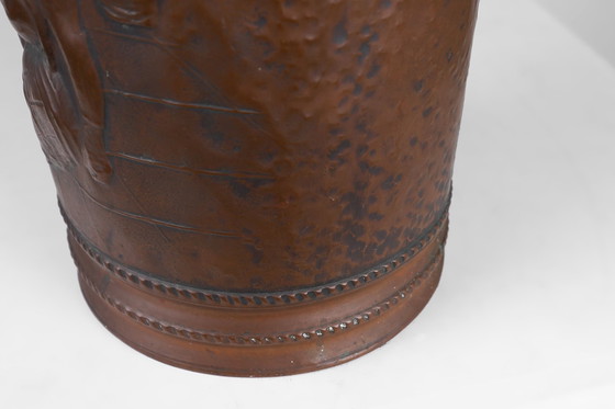 Image 1 of Paragüero de cobre con relieve martillado de un café medieval, Francia, ca. 1900