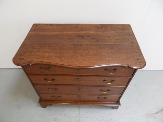 Image 1 of Antique oak chest of drawers