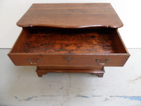 Image 1 of Antique oak chest of drawers