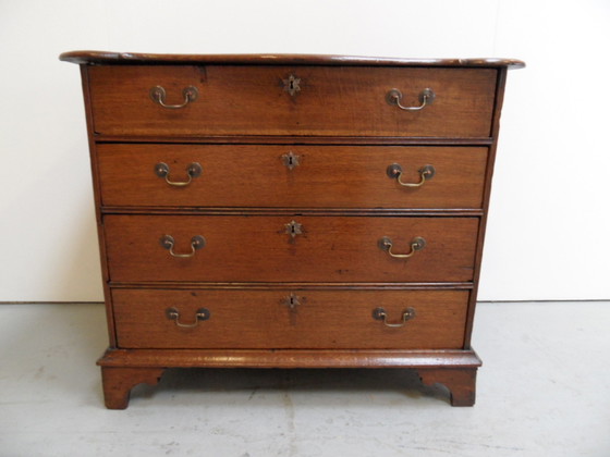 Image 1 of Antique oak chest of drawers