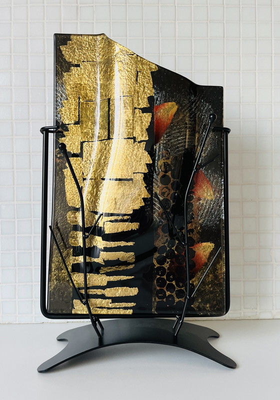 Image 1 of Vaso italiano in vetro, opera d&#39;arte su supporto in metallo, colori nero e oro
