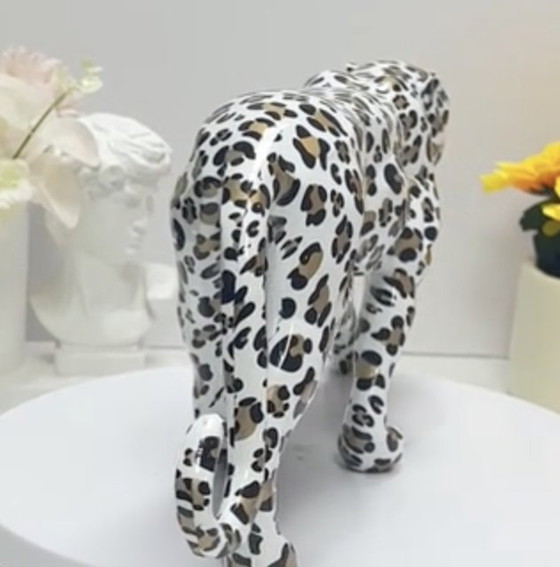 Image 1 of Leopard Sculpture – Elegant And Modern Design Decoration