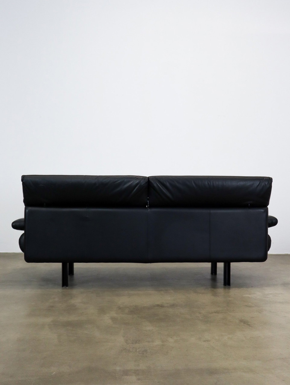 Black Leather Alanda Sofa B&B Italia | €1,550 | Whoppah