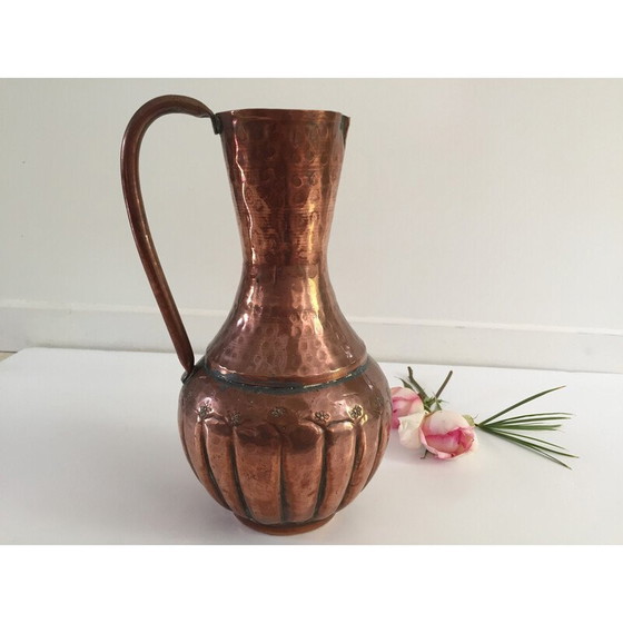 Image 1 of Vintage pitcher-shaped vase in hammered copper