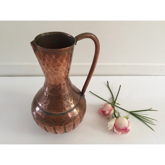 Image 1 of Vintage pitcher-shaped vase in hammered copper
