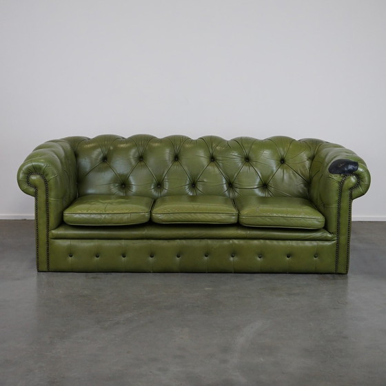 Image 1 of Canapé Chesterfield 2,5 places en cuir de vachette anglais vert