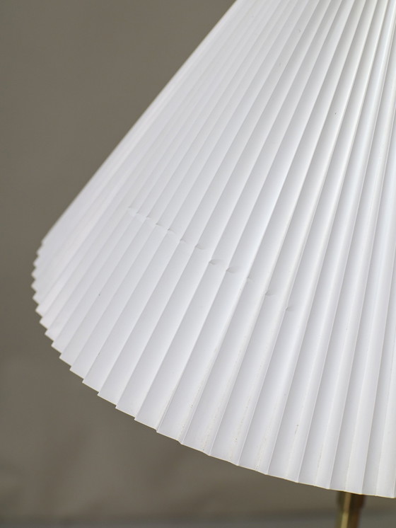 Image 1 of Lampada da terra Le Klint 339, paralume plissettato in ottone vintage danese