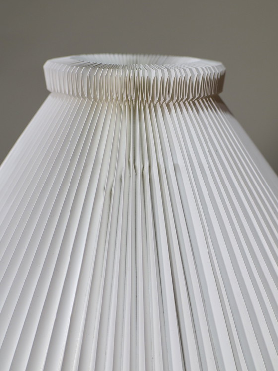 Image 1 of Lampada da terra Le Klint 339, paralume plissettato in ottone vintage danese
