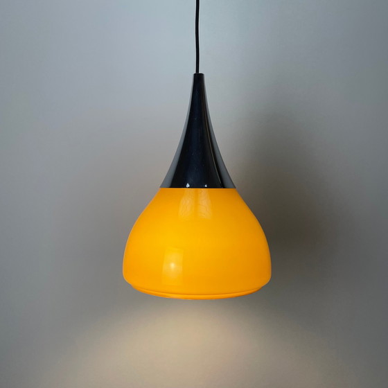 Image 1 of Lampade a sospensione in vetro caramello a forma di tulipano di Doria Leuchten 1970