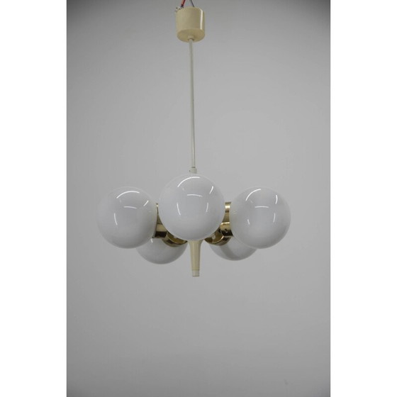 Image 1 of Set di 3 lampadari vintage in ottone e vetro opalino per Elektroinstala Decin, 1960