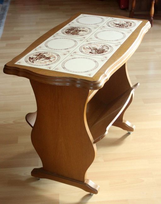 Mid Century Chariot à journaux en bois avec carreaux de céramique, sur roulettes, vintage