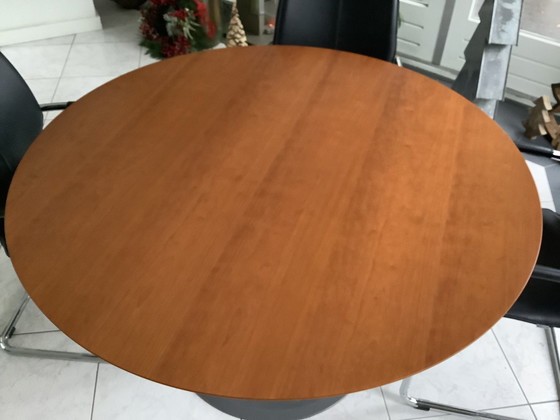 Image 1 of Leolux dining table