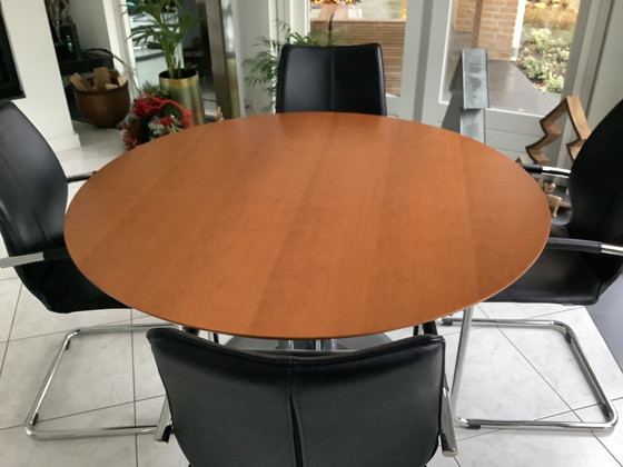 Image 1 of Leolux dining table