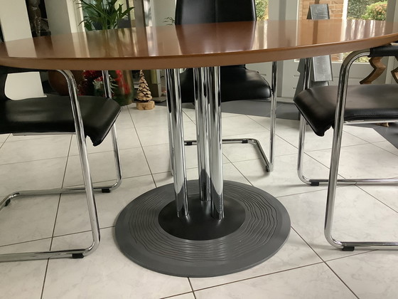 Image 1 of Leolux dining table