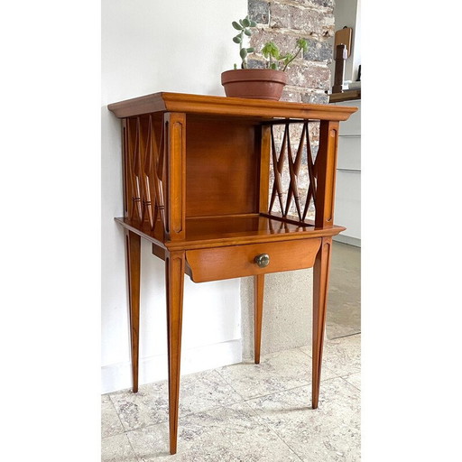 Mesita de noche vintage con patas de madera barnizada en forma de compás