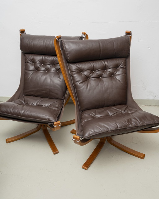 2x Vatne Möbler Falcon Chair Sigurd fauteuil