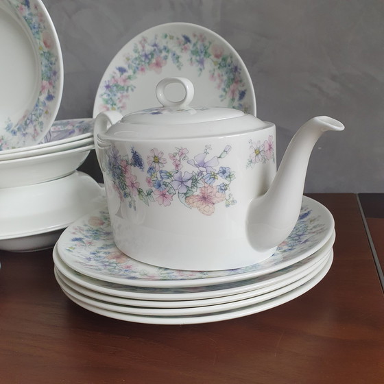 Image 1 of Vajilla Angela de porcelana Wedgewood de 17 piezas