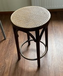 8 x chaises Thonet et 1 tabouret de bar