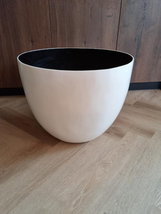 2x Monique des Bouvrie planter