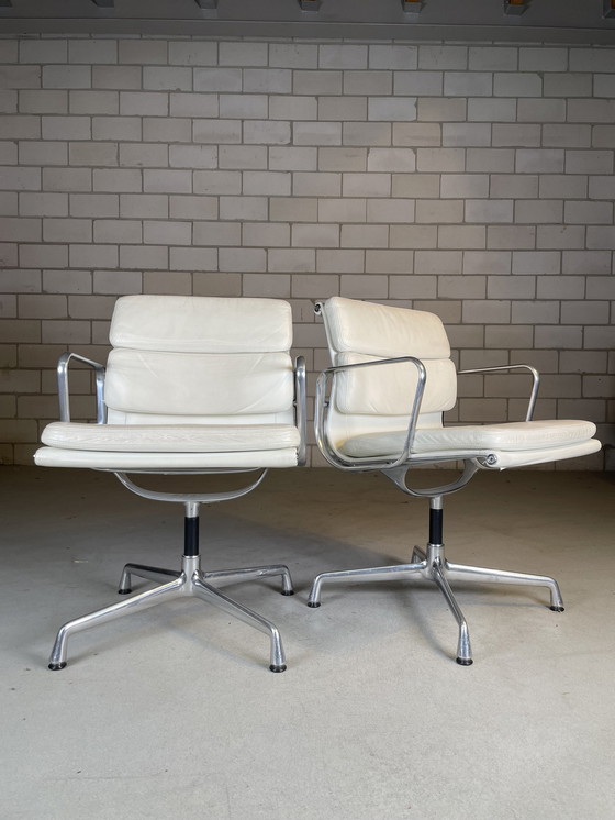 Image 1 of Vitra Eames Ea208 Softpad Meeting Chair