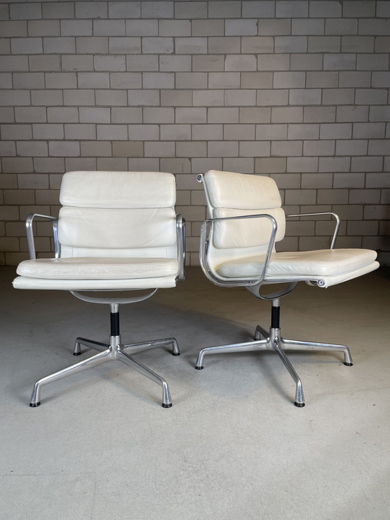 Image 1 of Vitra Eames Ea208 Softpad Meeting Chair