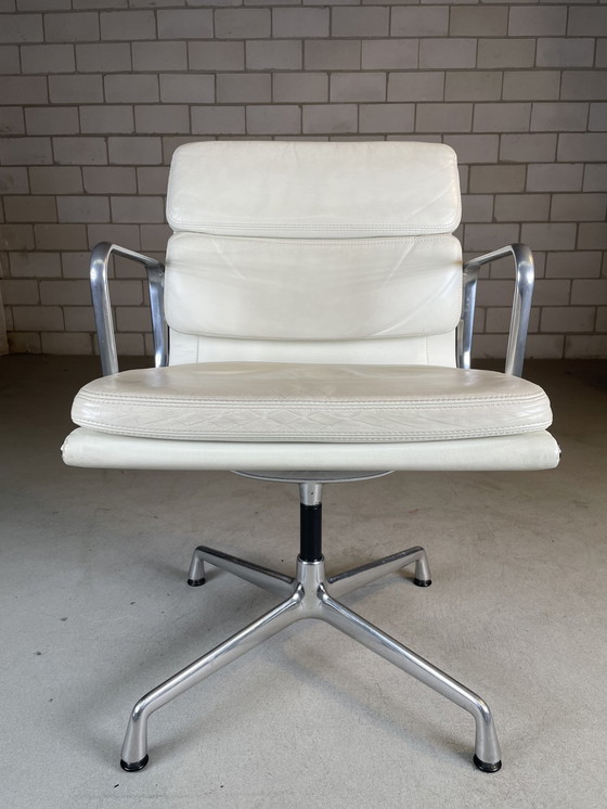 Image 1 of Vitra Eames Ea208 Softpad Meeting Chair