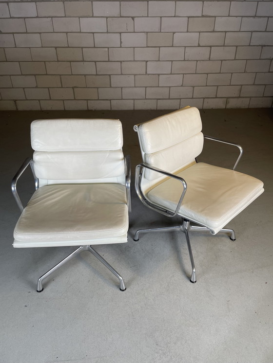 Image 1 of Vitra Eames Ea208 Softpad Meeting Chair