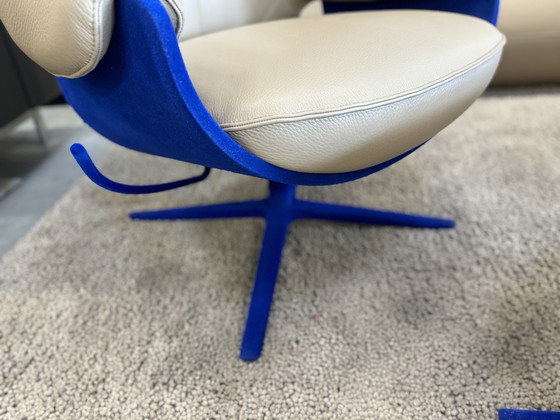 Image 1 of Leolux Cream Relax armchair with Hocker leather Blue