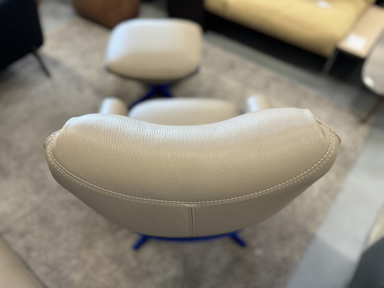 Image 1 of Leolux Cream Relax armchair with Hocker leather Blue