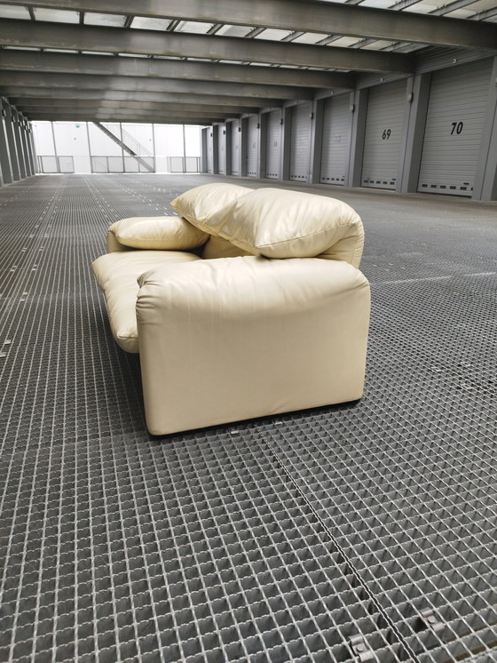 Image 1 of Cassina Maralunga 2 seater cream/yellow