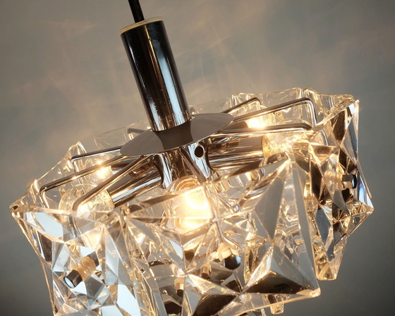 Image 1 of Elegante lampadario a sospensione Kinkeldey a 2 livelli di metà secolo in cristallo e cromo con 14 prismi in vetro, anni &#39;60