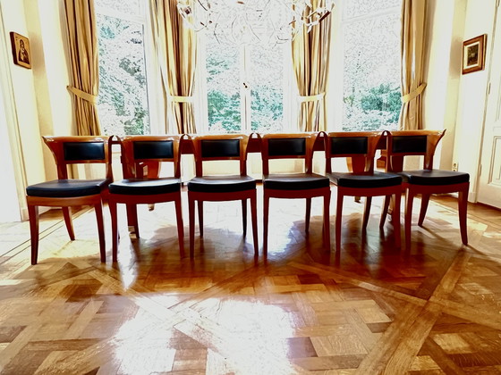 Image 1 of Grande table de salle à manger Giorgetti + 8 chaises