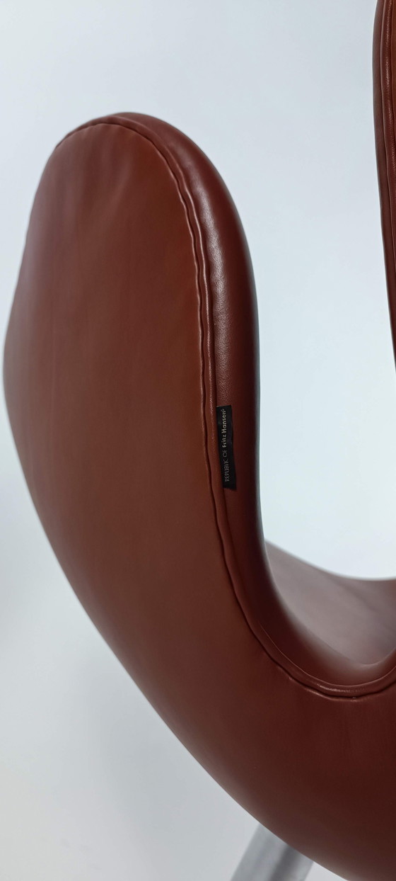 Image 1 of Fritz Hansen Swan Chair Walnut Leather Arne Jacobsen