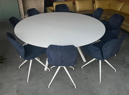 Sooow Round Table With 8x Chairs