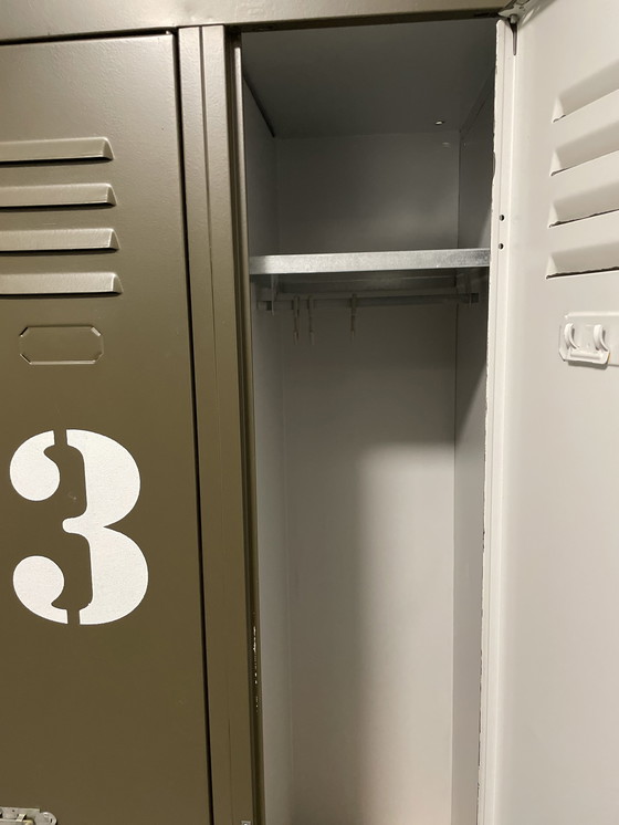 Image 1 of Locker cabinet in RAL 6014