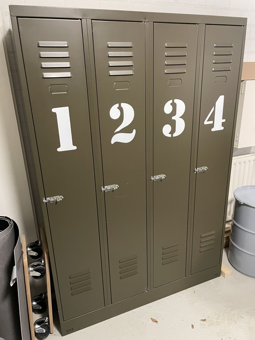 Locker cabinet in RAL 6014