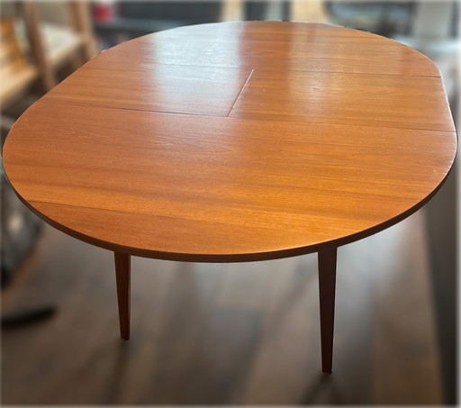 Extendable Table In Very Good Condition