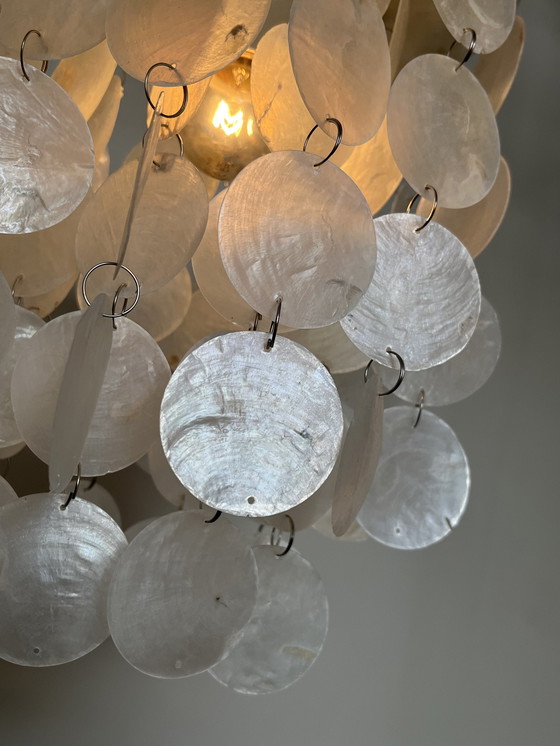 Image 1 of Lot de 2 lampes suspendues en coquillage capiz perle opaline