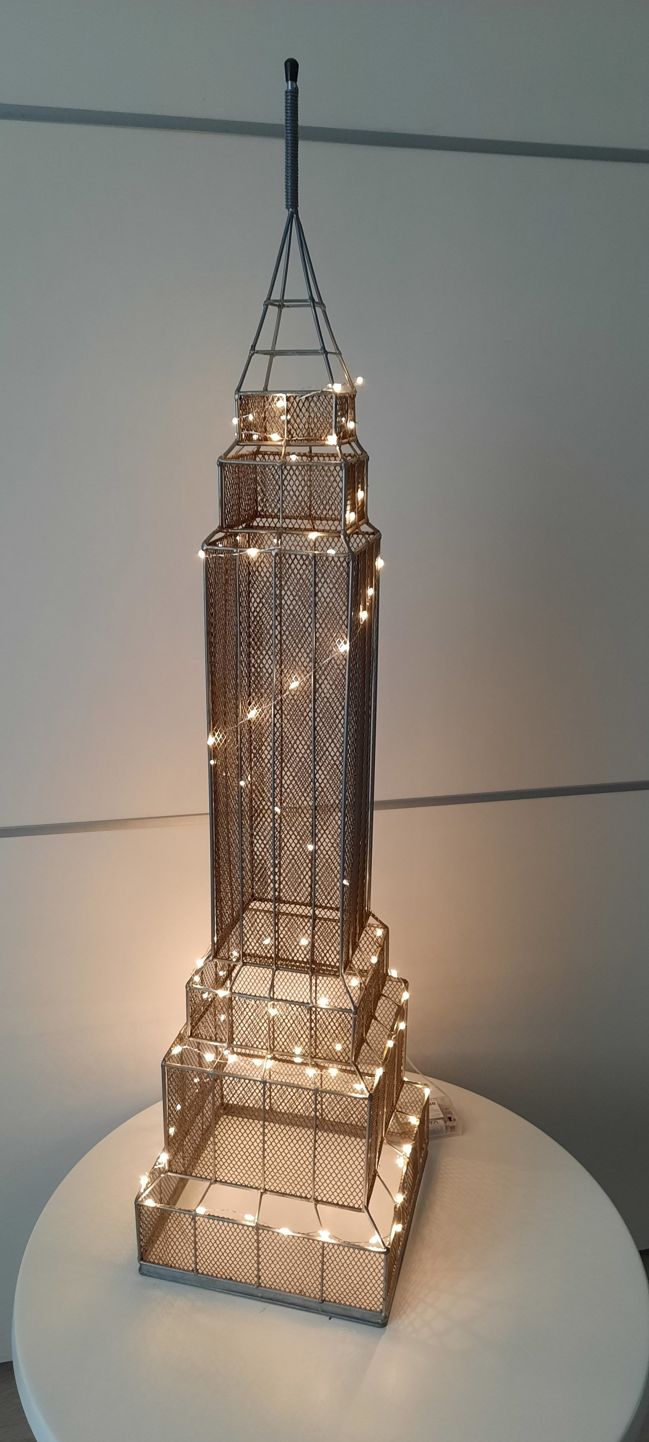Empire State Building metal sculpture | €182 | Whoppah