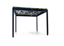 Table basse en époxy et galets