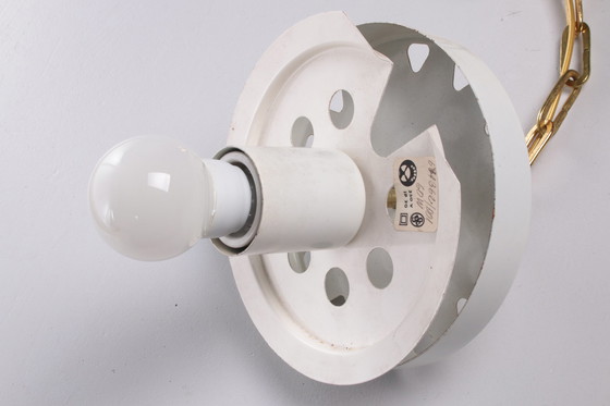 Image 1 of Lampe suspendue vintage de style Hollywood Regency avec globe en verre blanc marbré.