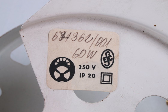 Image 1 of Lampe suspendue vintage de style Hollywood Regency avec globe en verre blanc marbré.