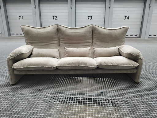 Cassina Maralunga 3 seater orderd by Ellen Katharina