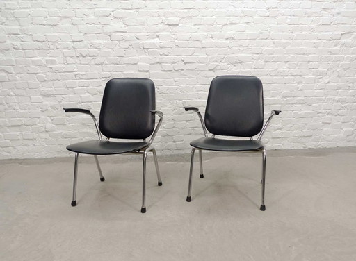 2 fauteuils Gebr. de Wit en chrome et simili-cuir noir