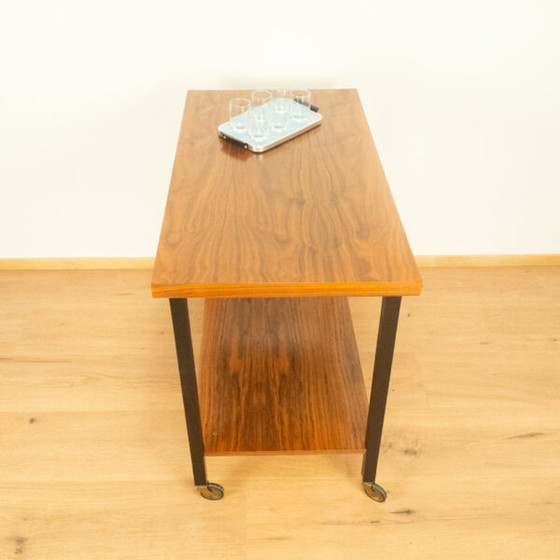 Image 1 of 1960s Walnut Trolley de service et table latérale